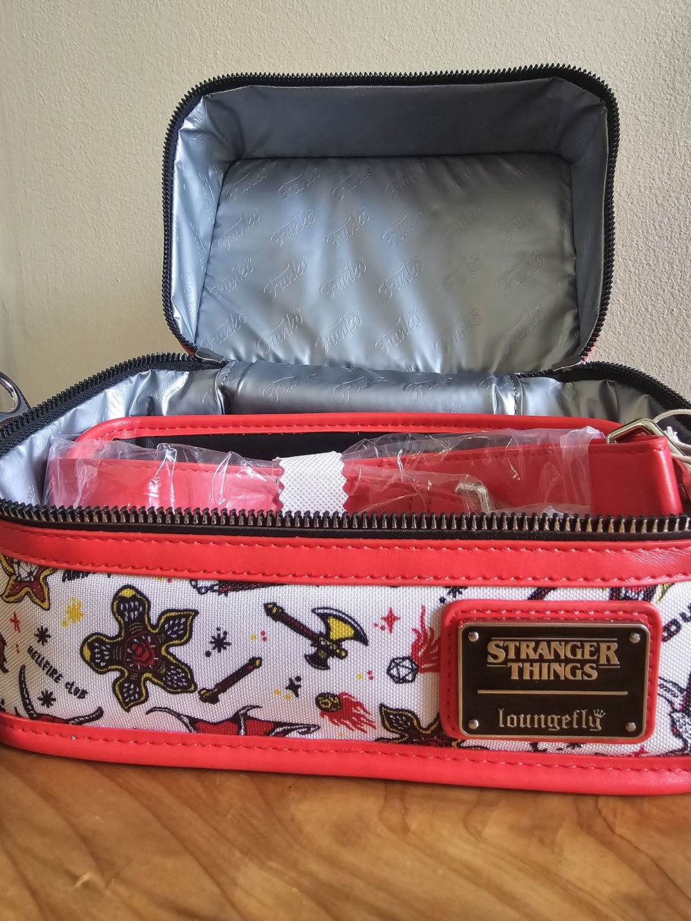 NWT Loungefly Funko SODA Stranger Things Crossbody Bag ONLY Limited Edition - Picture 8 of 8